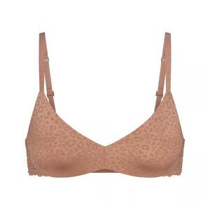 Skims Wireless Form Jacquard Push Up Plunge Bra
Sienna Micro Leopard Print 30C